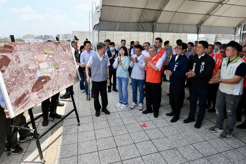 陪同陳揆視察楠梓交通計畫 陳其邁期科學園區帶動南台灣科技發展