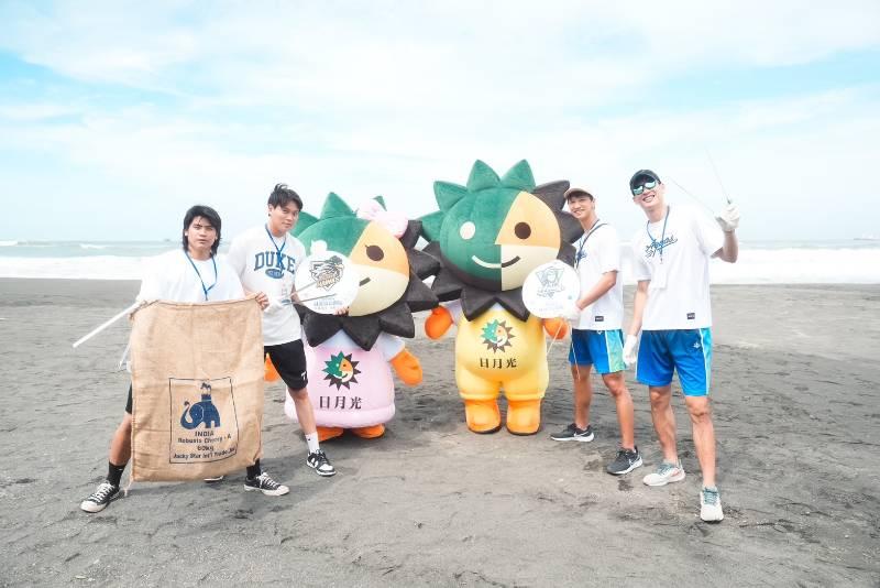   1600人聯手保護海洋生態  日月光全台串聯進行大規模淨灘行動