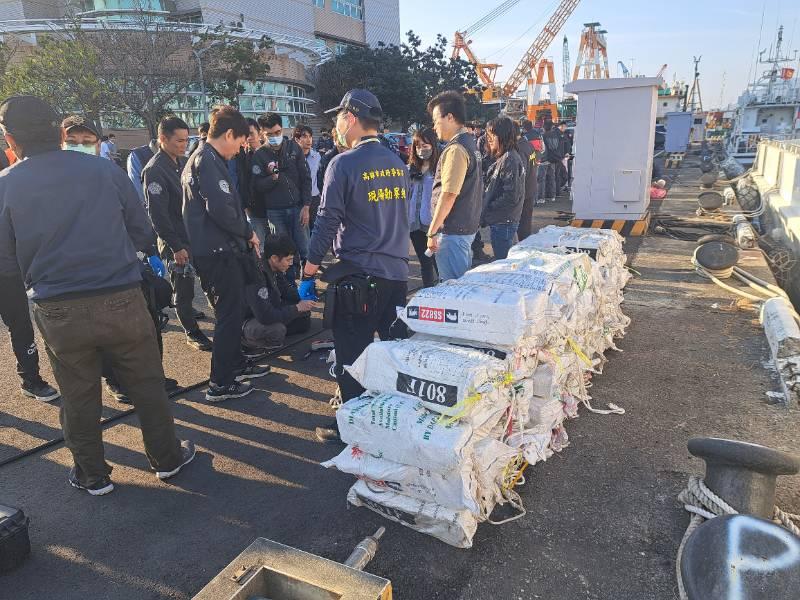 高雄檢警聯手破獲海上毒品走私  查扣近噸愷他命市值9億