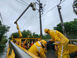 凱米颱橫掃新營 未來強降雨往學甲鹽水移動 一度停電近3萬戶