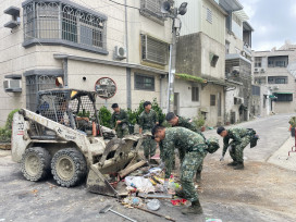 國軍投入救災 八軍團助鹽水後壁迅速復原