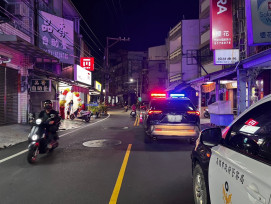 婦人騎乘機車因迴轉致車禍幸無大礙  岡山彌陀所獲報速前往處置