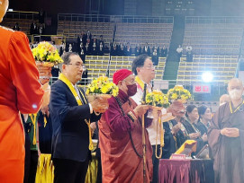 市長侯友宜出席靈鷲山第31屆水陸空大法會 供燈祝禱為眾生祈福