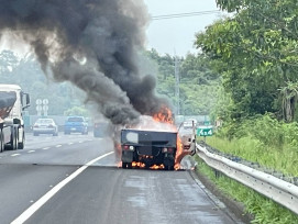 國道3關廟路段驚傳火燒車 幸無人員傷亡