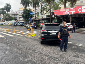 沿海一路、立群路口交通事故  小港警方即時到場處理