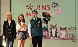 JINS動物友好樂園移師臺南 黃偉哲化身馴鷹師力挺動物平權 ˊ