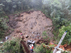 拉拉山國家森林遊樂區步道邊坡崩塌　11/11日起局部開放至遊客中心