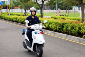 「騎警出馬」高雄推創新交安短片  員警親身示範安全駕駛