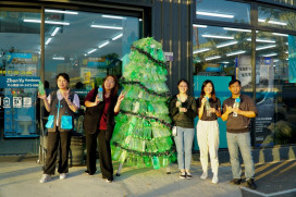 400個寶特瓶打造夢幻環保聖誕樹 振宇五金x瑪利亞基金會報佳音傳遞溫暖 