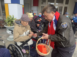 花蓮榮家賀歲添喜氣 祥獅獻瑞迎小龍年