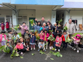 花蓮榮家老幼共融歡樂拔蘿蔔 迎新年好彩頭