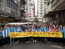 為獨老及弱勢送餐14年 善心市民林季臻再捐新北市2輛復康巴士