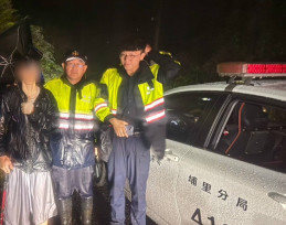 警消冒雨搜山救援 山友獨攀九份二山迷途獲救