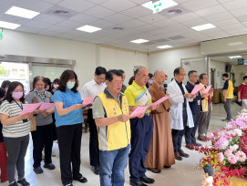 市立岡山醫院浴佛節祈福 于慶龍院長帶領醫護同仁潔淨身心