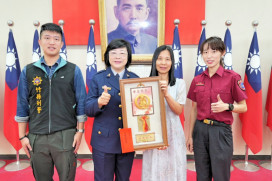 肯定114年警察模範母親對社會貢獻　竹縣警局長宣介慈親贈祝福與關心