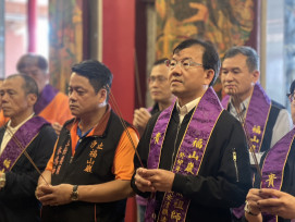 民政局長林耀長赴汐止福山巖顯應廟贈匾 感謝對於地方付出
