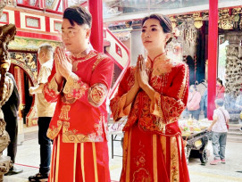 桃園大廟景福宮首辦婚禮締歷史新頁　神明見證庇佑首對喜結良緣新人