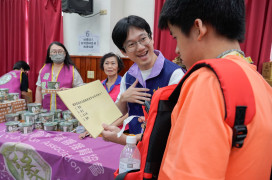 新北市社會局攜手民間基金會協助三重弱勢家庭 溫暖送愛心