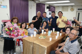 慶母親節 南警五分局邀員警母親走入機關 感受子女執勤環境