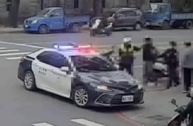 通緝犯闖紅燈遭警攔查  楠梓警民合作攔阻成功逮捕