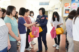 警民同心！母親節獻祝福　竹縣警局與義交大隊長攜手慰問感謝同仁付出