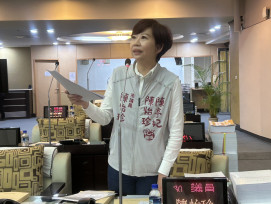 家長反映公園國小通學步道爛尾又危險！陳怡珍批工程品質需檢討、教育局敷衍議會