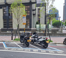大型重機停車更便利！新北板橋、新店路邊機車格開放停放