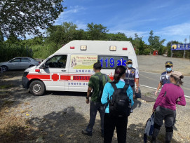 三登山客遭蜂群攻擊   湖內警緊急協處送醫幸無大礙