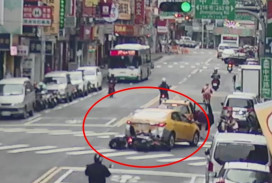 行車轉彎前提早打方向燈 保護你我交通安全