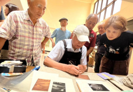 版畫之父廖修平-美柔丁版畫示範教學圓滿達陣  黃世團：感謝老師