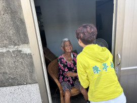 立法委員陳亭妃協調廟宇作為臨時安置點，因應可能來襲的新颱風