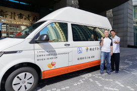 歐陽秋月捐贈「高頂復康巴士」生前有遺願 兄長代為圓夢