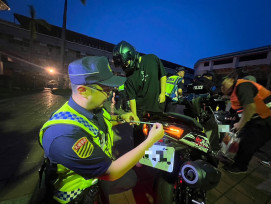 暑期專案 南警環監聯合稽查打擊噪音車