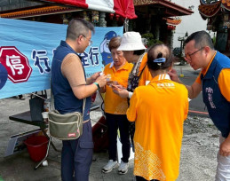臺南交警首度聯手玉聖宮 推出交通安全文創宣導品