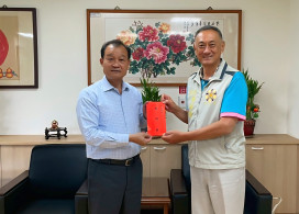 臺南榮家感謝欣桃董座房茂弘捐贈慰問金 關懷住民送暖