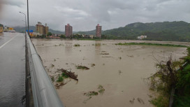 暴雨下不停  南投多處淹水貓羅溪河灘被淹沒