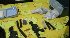 高雄警方一舉查獲毒品分裝場  逮4嫌緝獲大量毒品及槍械