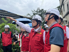 強降雨致土牆倒塌　邱臣遠率隊勘災啟動安置措施並持續監控災區安全