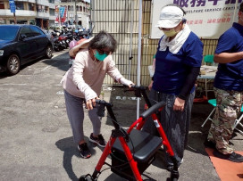 臺南社會局辦理災區輔具清潔消毒服務 暖心助民