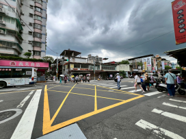 新北市新店區中正路284巷口新設號誌 行人安全再升級