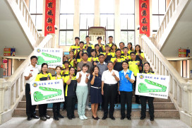 開創院前救護效率與病患安全新紀元　竹縣救護車全面配置鏟式擔架