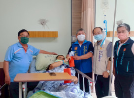 臺南榮服處結合地方社團 關懷慰助住院榮民