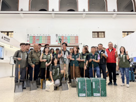 民進黨臺南市黨部馳援花蓮重建 20 人隊伍加入全台鏟子超人運動