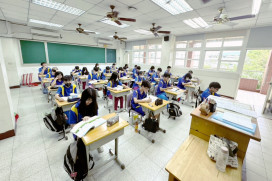 竹縣斥資1.3億六年汰換國中小課桌椅　楊文科縣長：更貼近人體工學