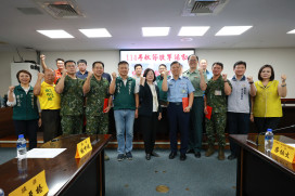 臺南市議會中秋敬軍 贈文旦慰問金謝國軍守護