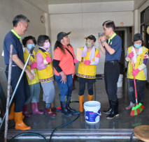 輔導會嚴德發慰問馬太鞍溪堰塞湖返家受災榮民眷