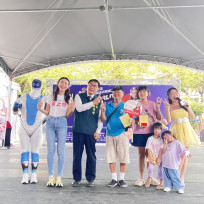 台南市議員曾之婕化身神力女超人 良友盃繪畫賽帶兒童探索 AI 未來