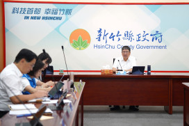 憂心泰崗溪堰塞湖、秀巒國小崩塌　竹縣長楊文科：保持聯繫中央、該撤就撤