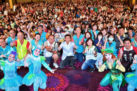 紙風車點亮中秋！許智傑打造親子藝文盛宴3千人捧場