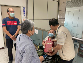臺南榮服處秋節關懷慰問住院榮民